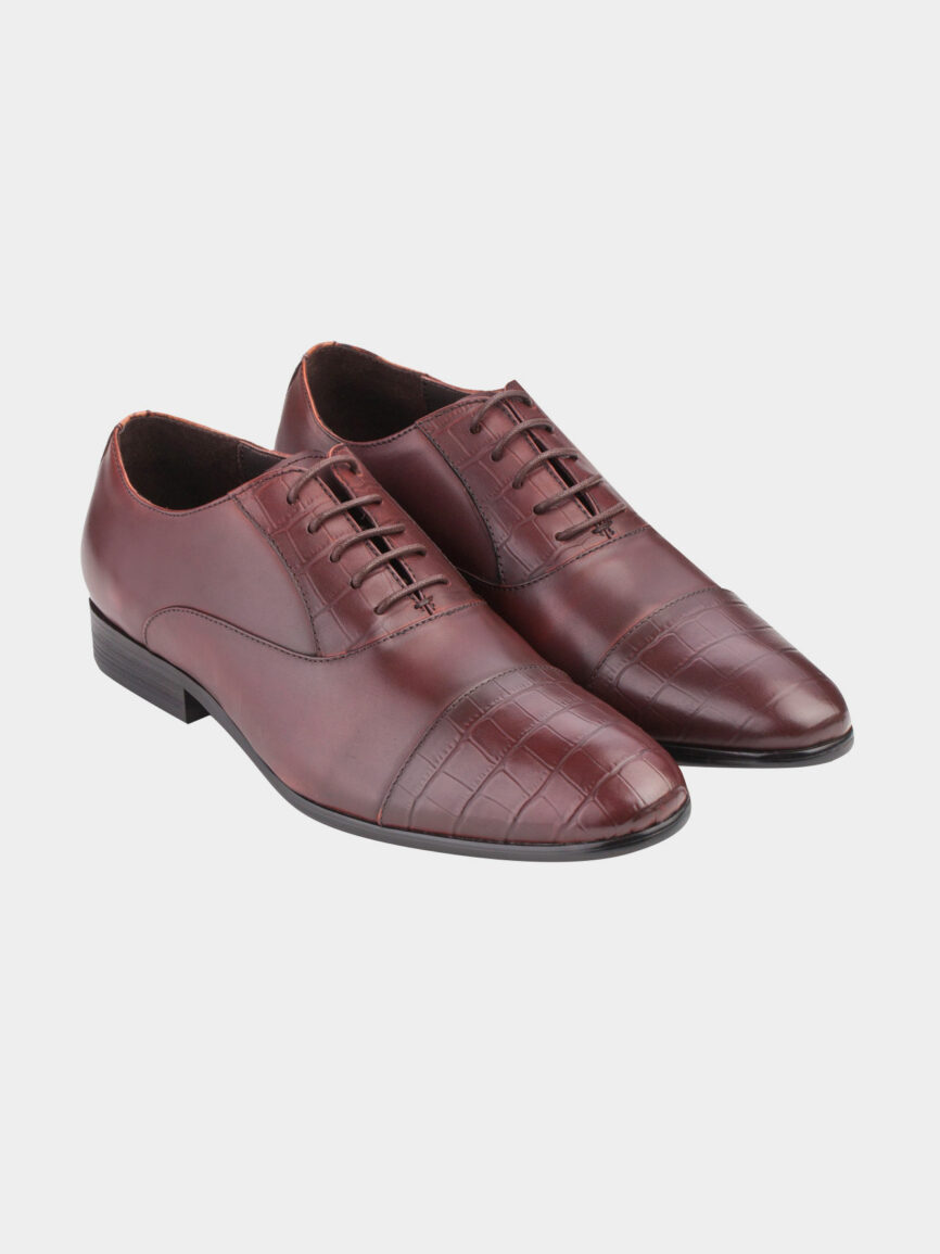 Brown leather Oxford shoes with printed toe