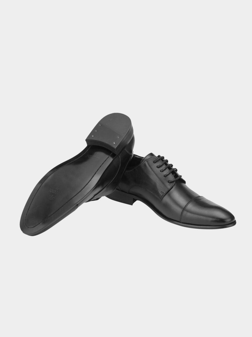 Black leather oxford shoe