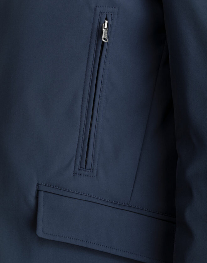 Cappotto tecnico bleu in tessuto waterproof con scaldacollo