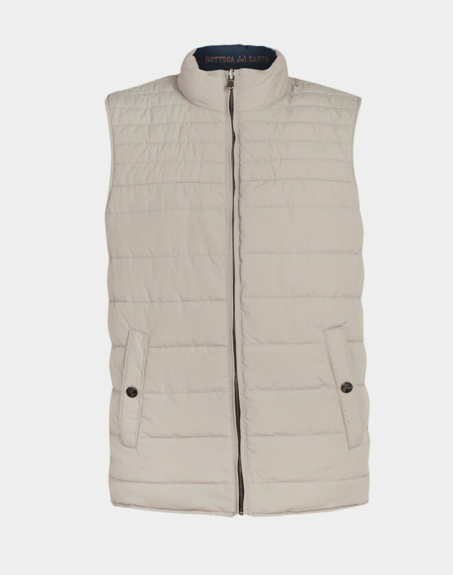 Reversible dual-color sleeveless vest with light padding