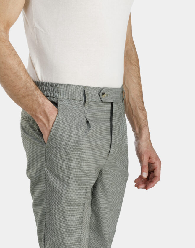 Green linen trousers with a pied de poule pattern